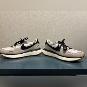 Nike Women’s Phoenix Waffle Sneaker 7.5